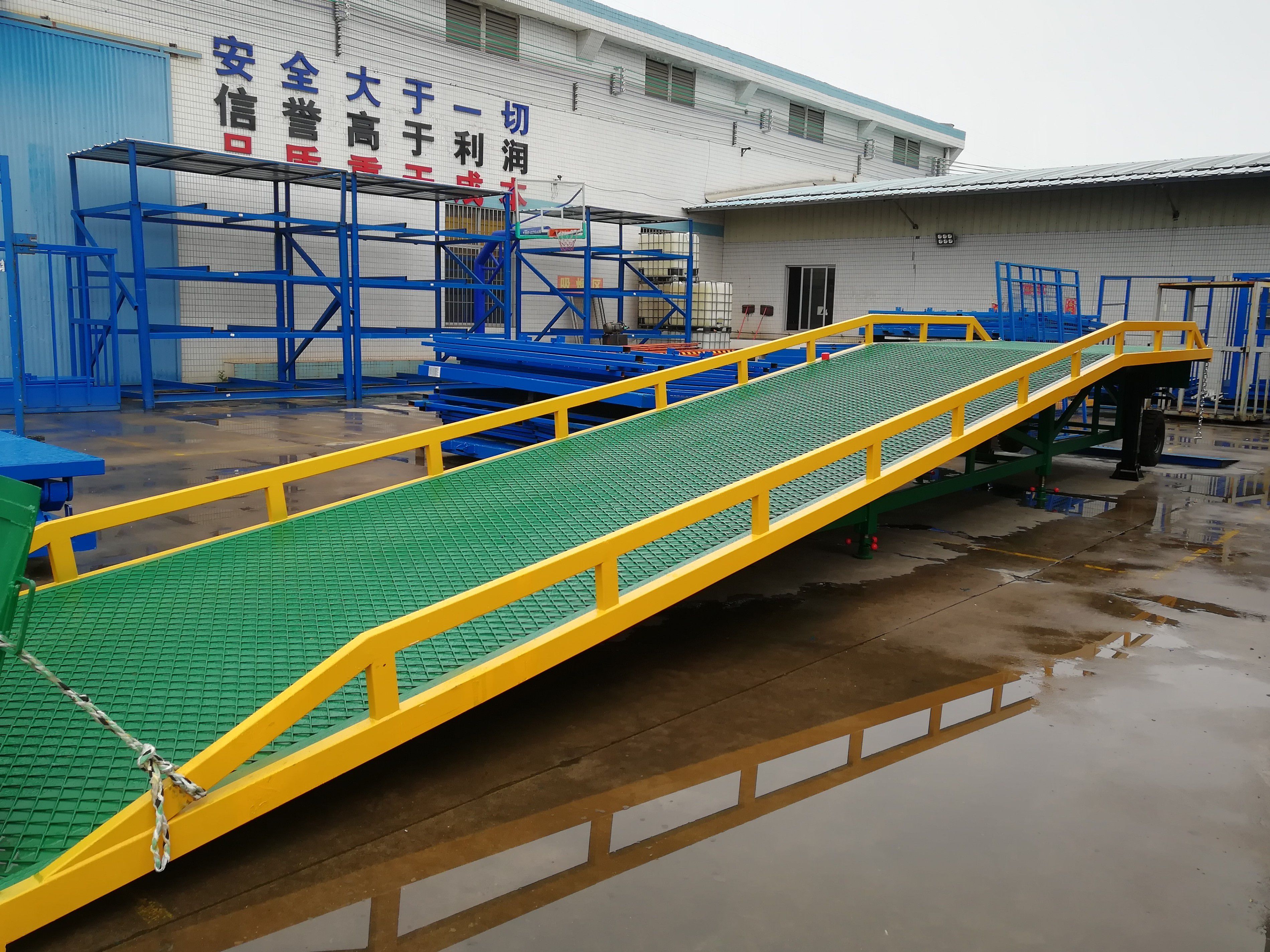 哥廷根叉车登车桥